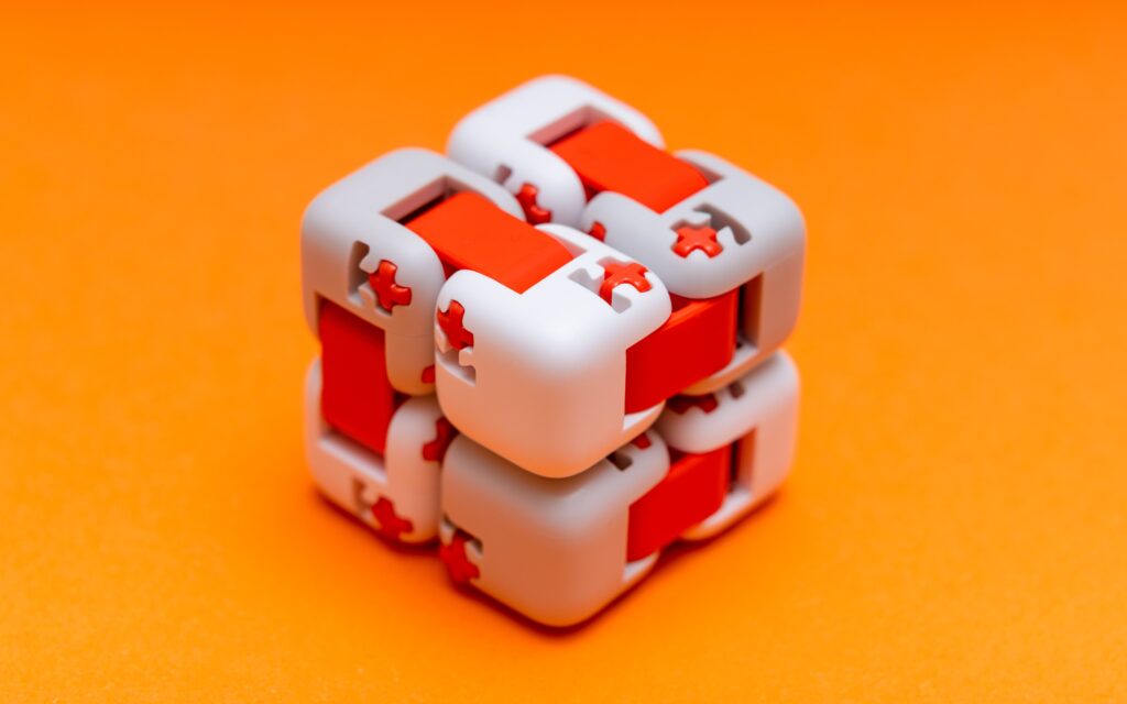 Twiddle cube